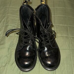 EUC girls size 3 Dr. martens.